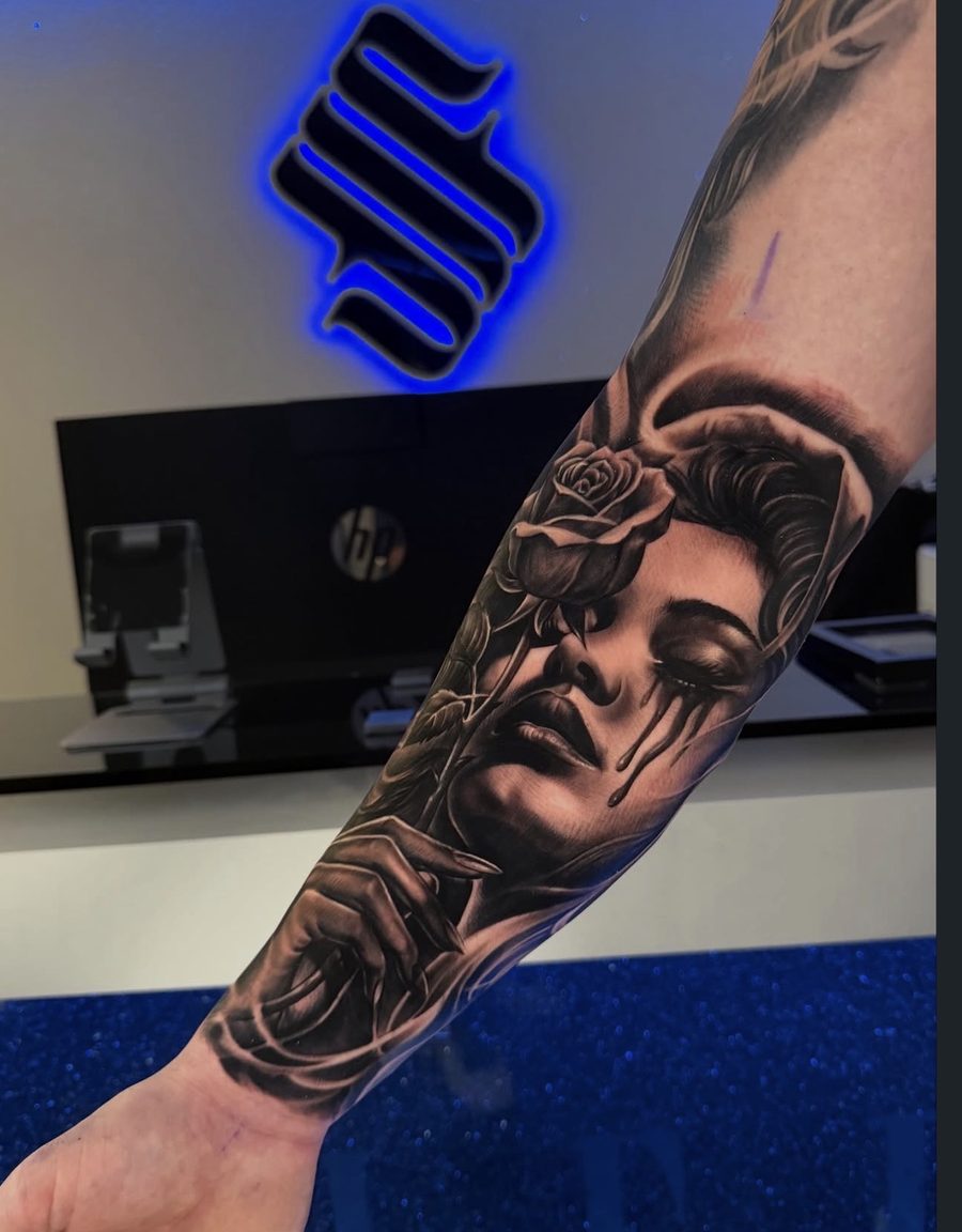 Black and grey realism tattoo by Fernie Andrade 6